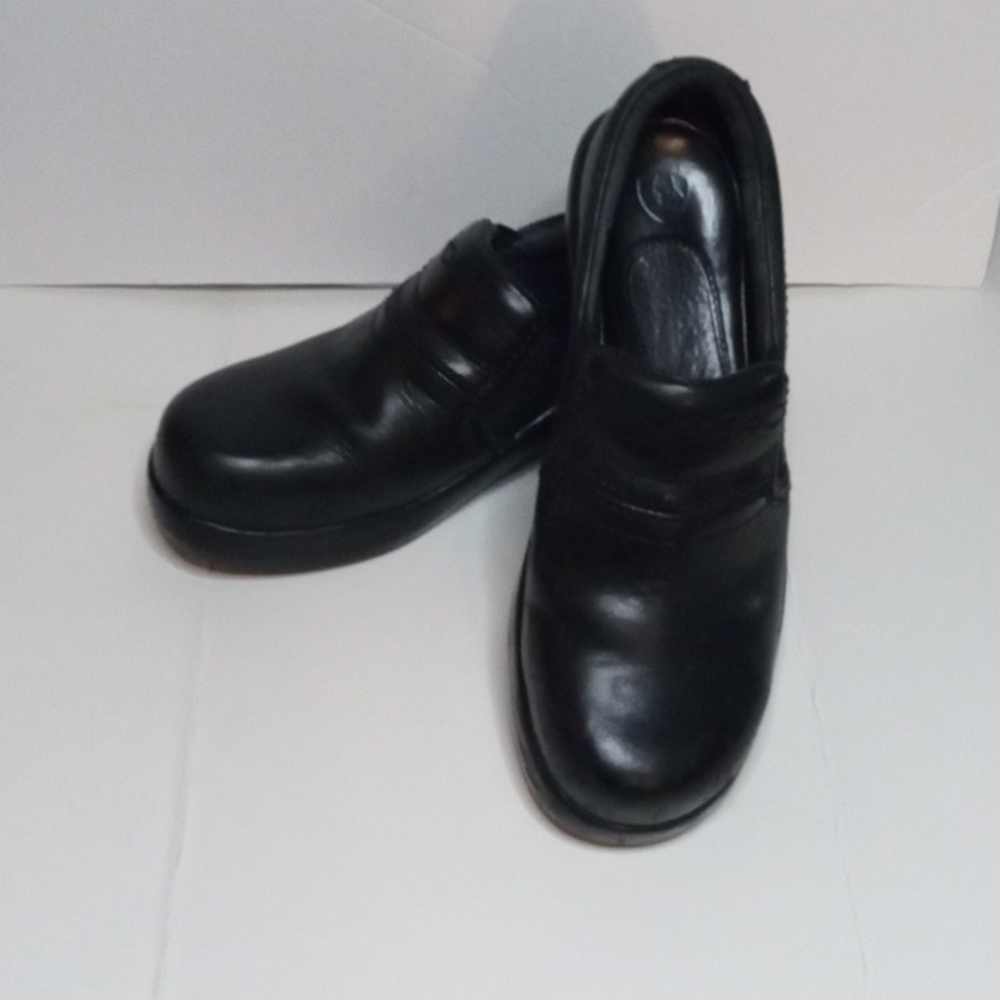 Ariat Leather Slip on Shoes US 8C, Black, Slip resistant, non marking. pre-owned